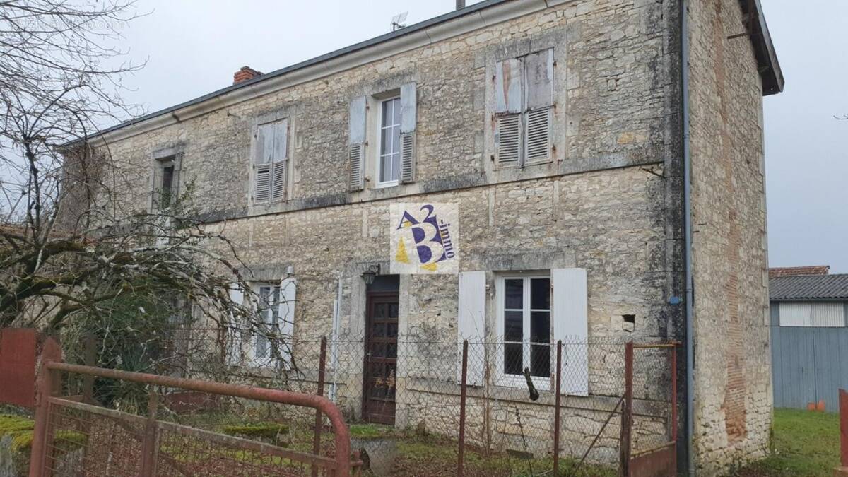 Maison à CHAMPAGNE-MOUTON