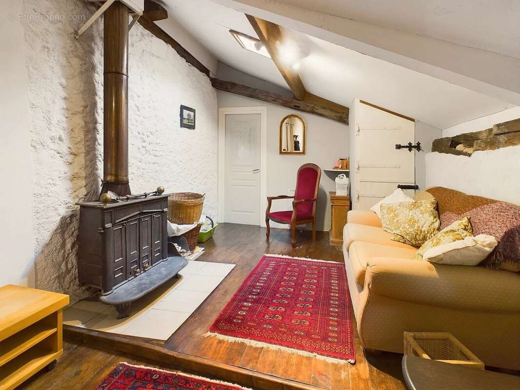 Maison à COMBERANCHE-ET-EPELUCHE