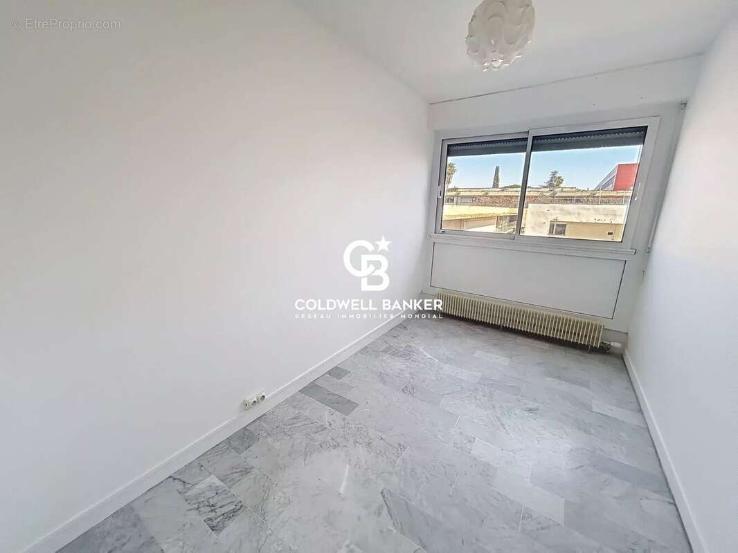 Saint-Raphaël Centre – 4 pièces traversant, balcon sud-ouest & stationnement - photo 11