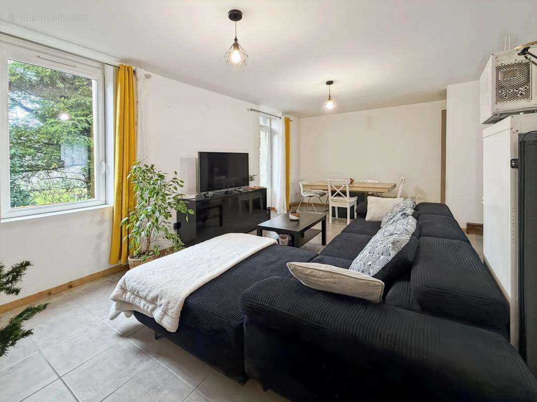 Maison à SAINT-CLAIR-DE-LA-TOUR