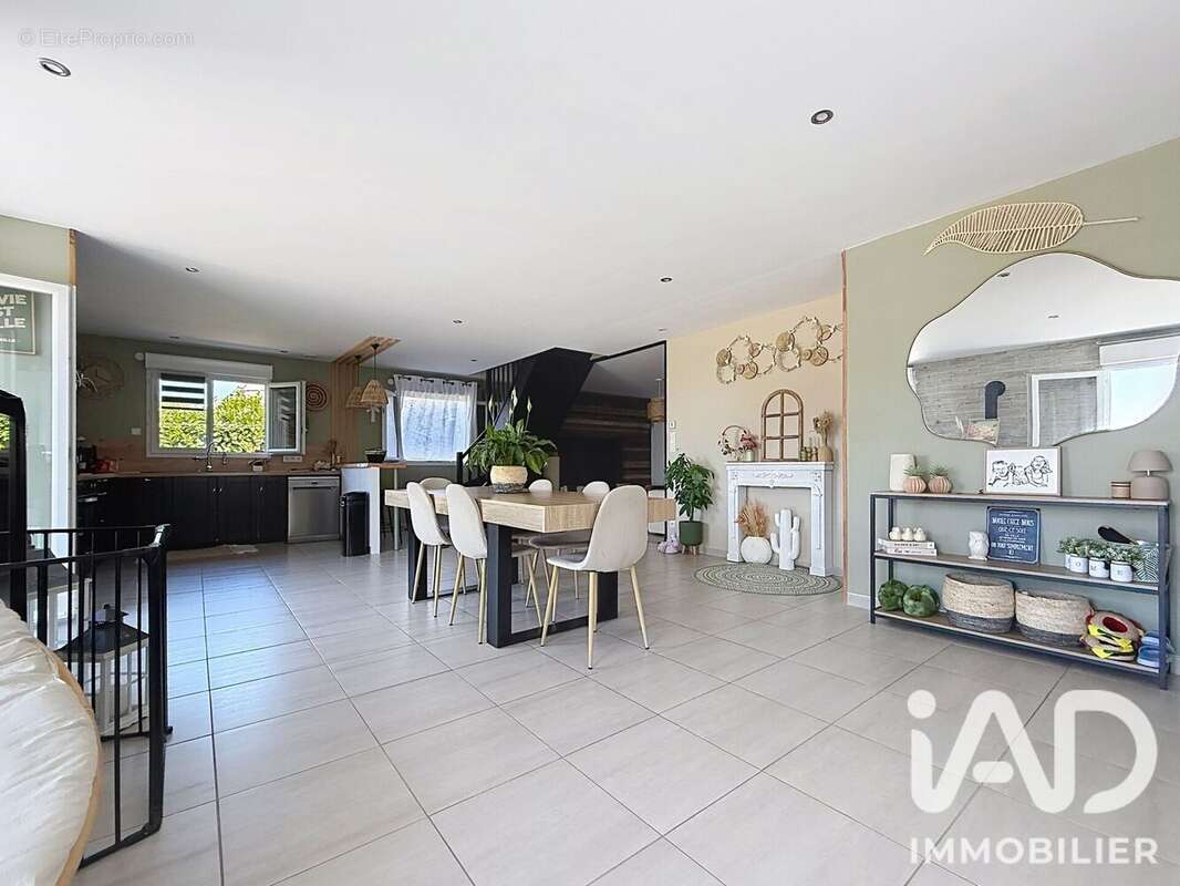 Maison 140 m² à Saint-Maurice-D'etelan  - photo 3
