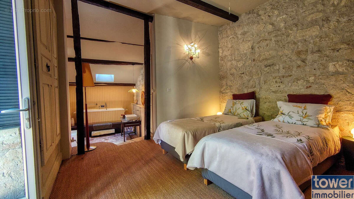 Maison à BAGAT-EN-QUERCY