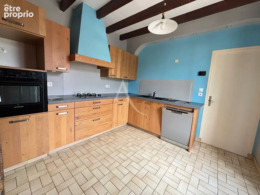 En vente Fourchambault maison ancienne  de plain pied, 5 chambres terrain - photo 2
