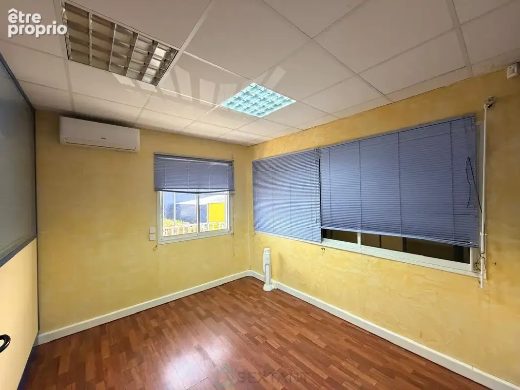 Local commercial / professionnel à Baillif - photo 7