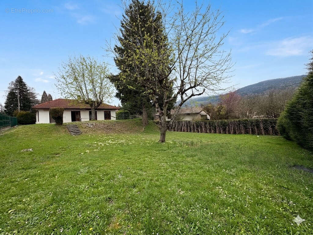 Maison à LA ROCHE-SUR-FORON