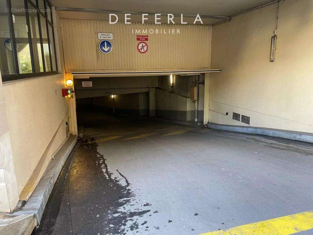 Parking à PARIS-14E