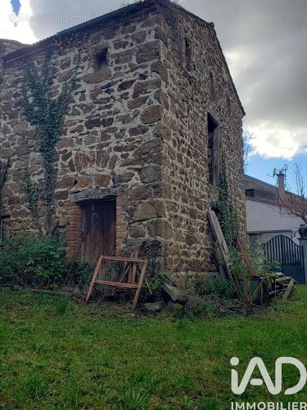 Photo 4 - Parking à SAINT-FLORET