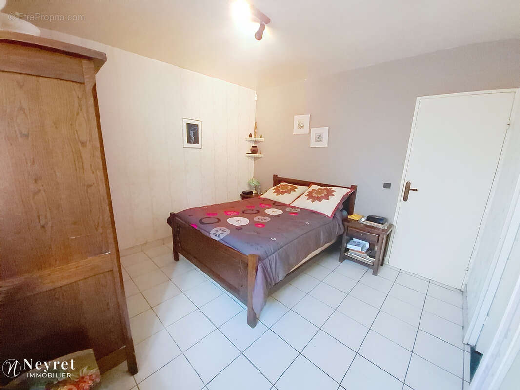 Maison individuelle de plain pied de 107m2, 4 chambres, 62m2 de garage, terrain de 1886 m2 - photo 10