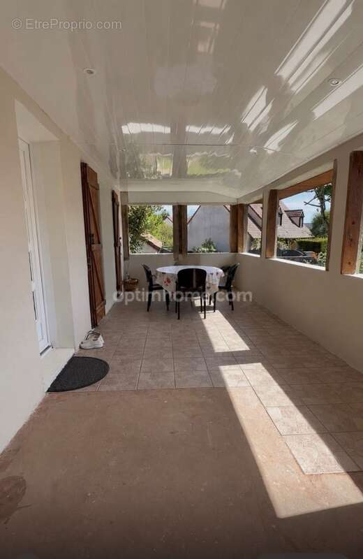 Maison Familiale – 8 Pièces – Quartier du Château – Fort Potentiel - photo 8