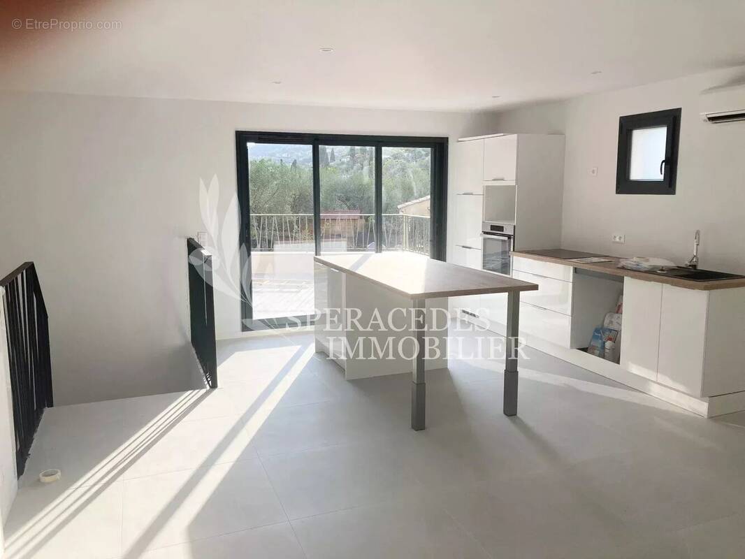 Appartement à SPERACEDES