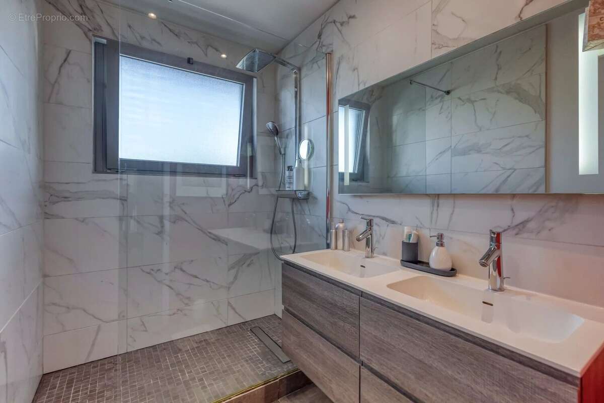 Appartement à MEYLAN