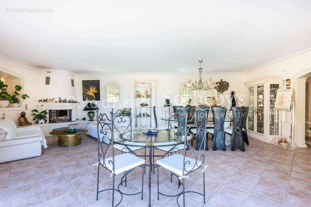 Villa avec piscine et vue panoramique à vendre à Cabris, proche Grasse et Cannes - photo 15