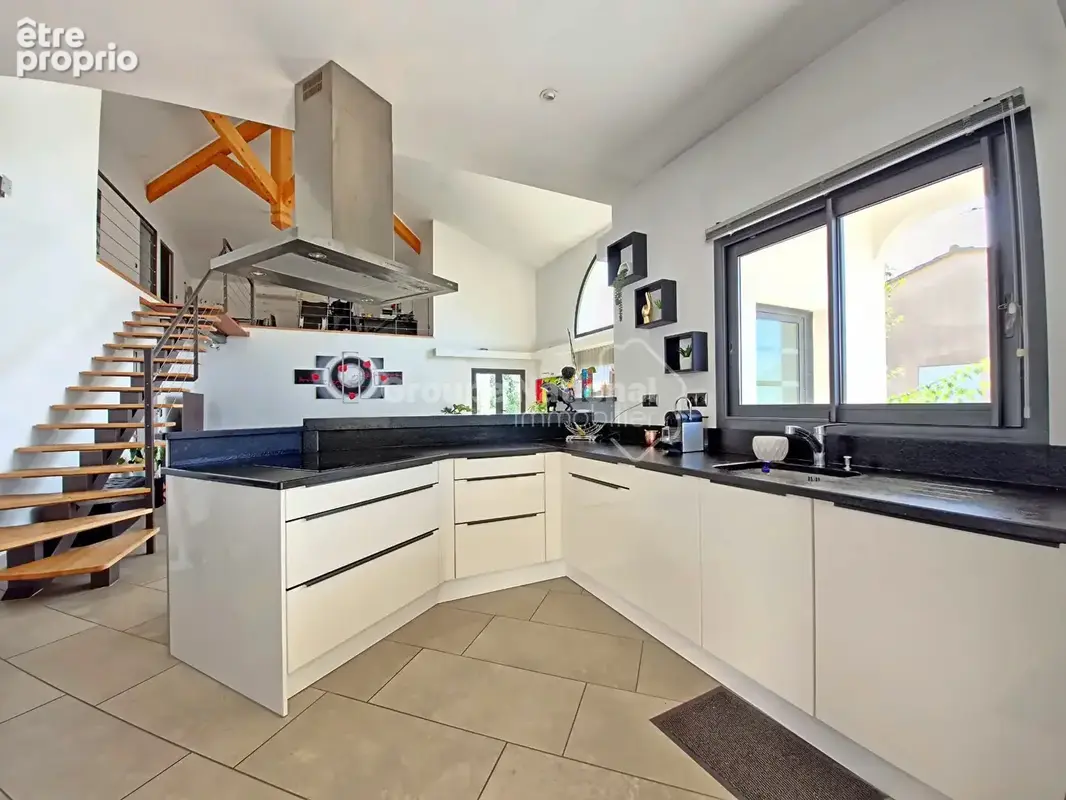 Maison contemporaine de 199 m² sur une parcelle de 800m². - photo 8