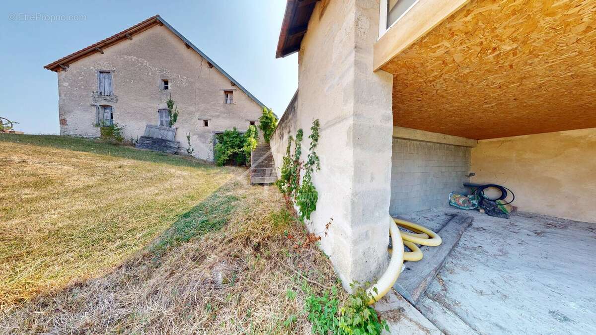 Propriété de caractère proche CHARROUX - photo 11