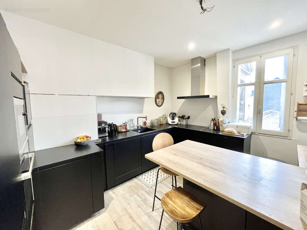 7 pièces de 183 M2 - Centre-ville - 5 chambres - Cuisine équipée - Parking - photo 6