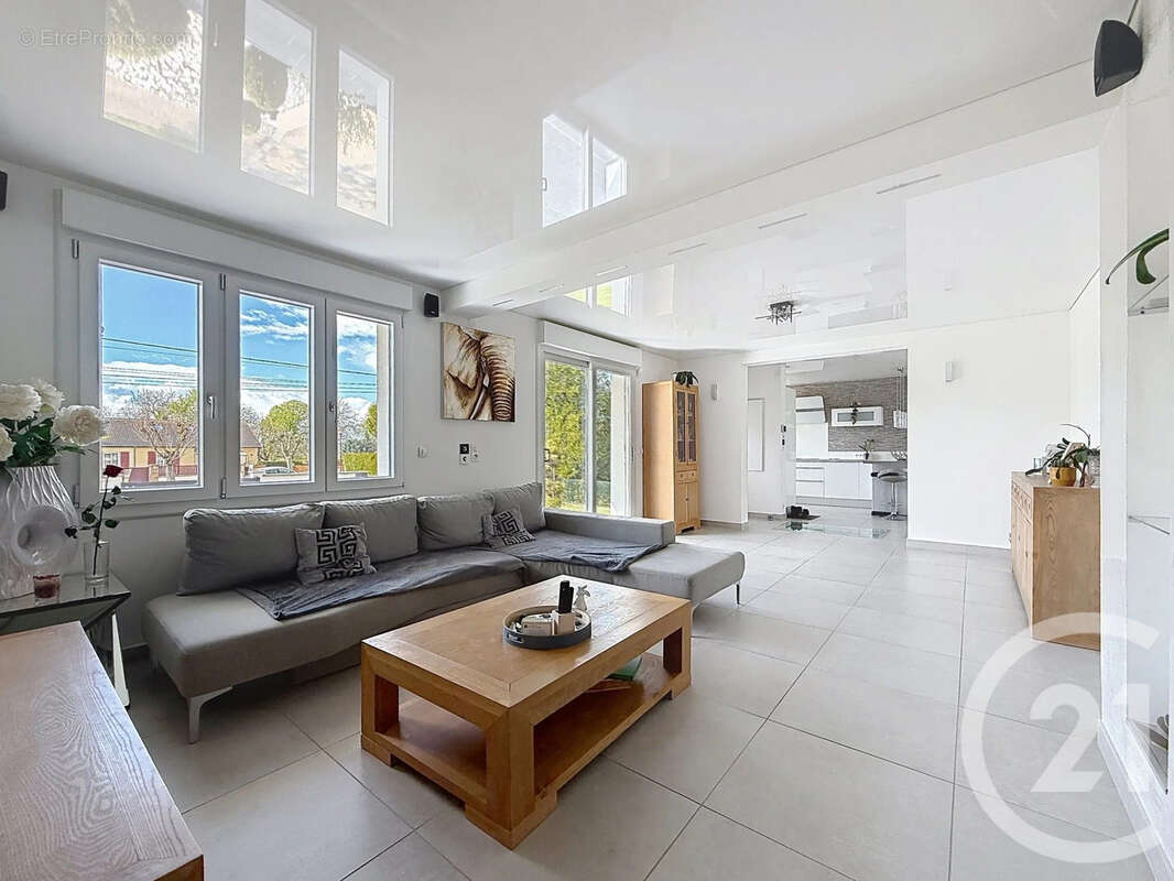 Maison à SAINT-PARRES-AUX-TERTRES