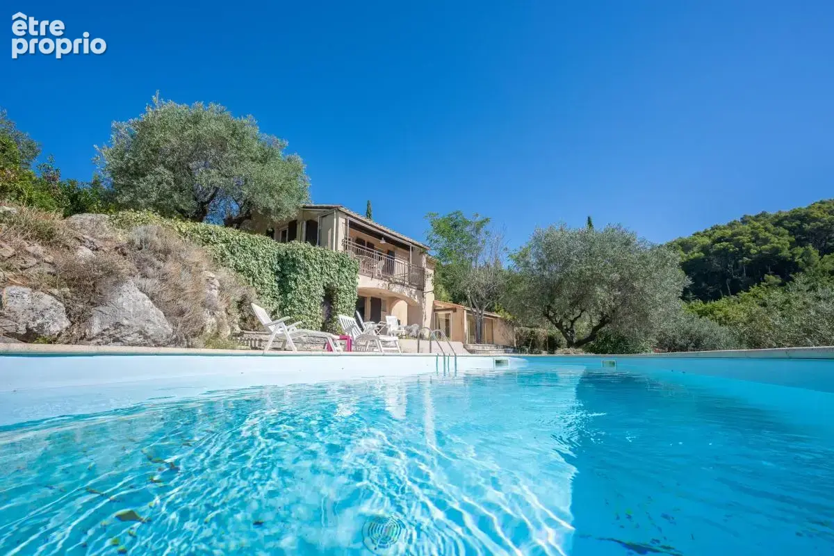 Maison de 8 pièces de 150 m² à Seillans - photo 2