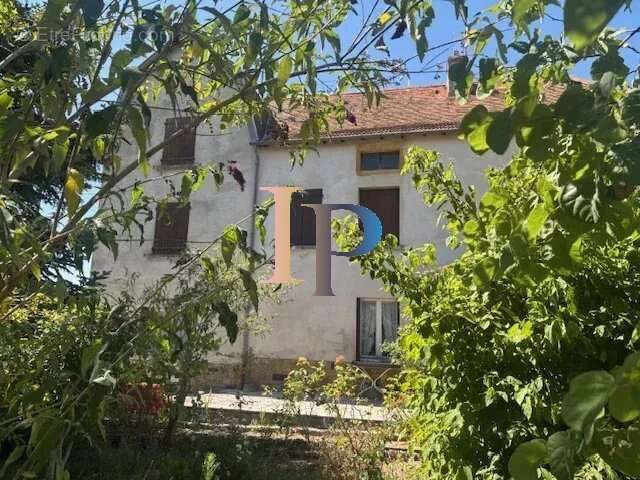Maison à POUILLY-SOUS-CHARLIEU