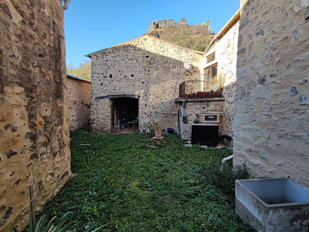 Maison à YRONDE-ET-BURON