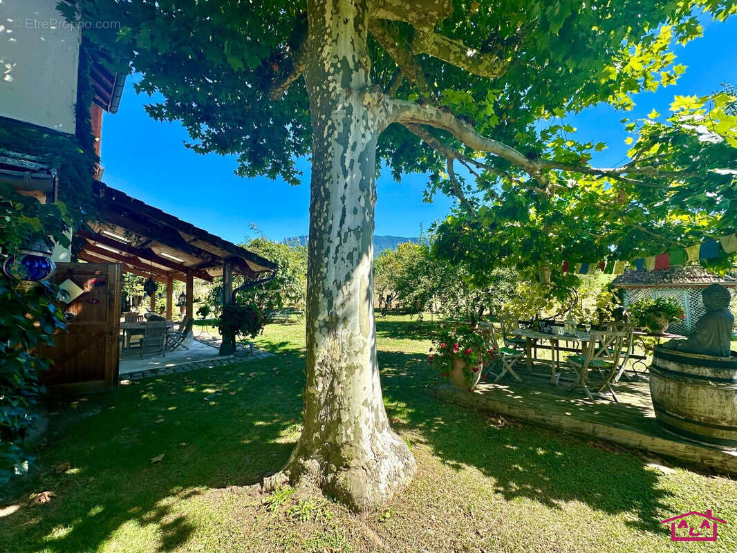 Maison à YENNE