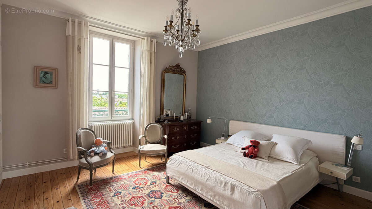 Maison à SAINT-JEAN-D'ANGELY