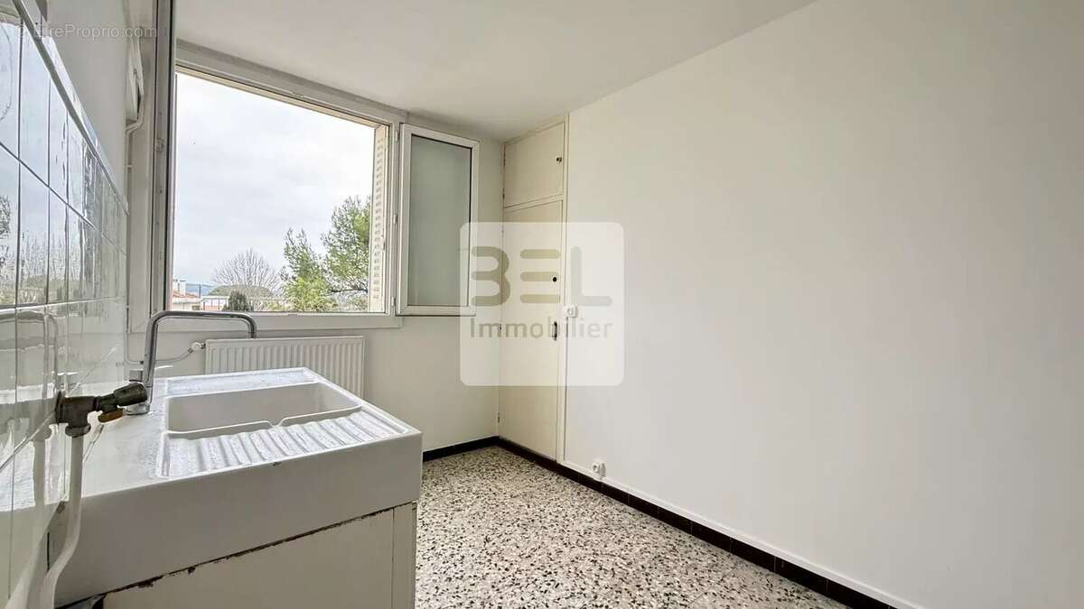Appartement à BAGNOLS-SUR-CEZE