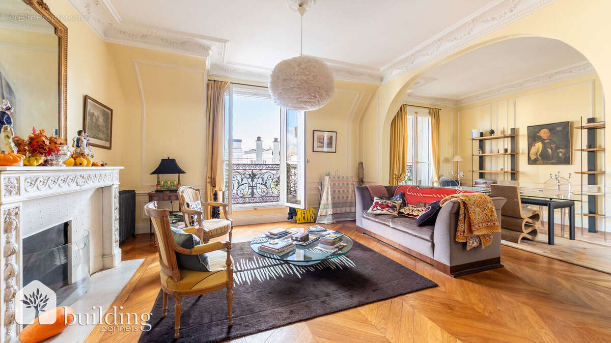 Appartement à PARIS-16E