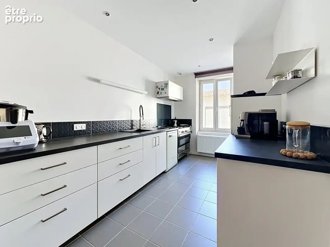Maison de village avec jardin - 223m2 au cœur du village de Fareins - photo 5
