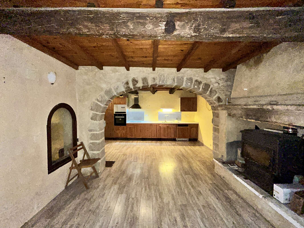 Maison à SAINT-QUENTIN-LA-POTERIE