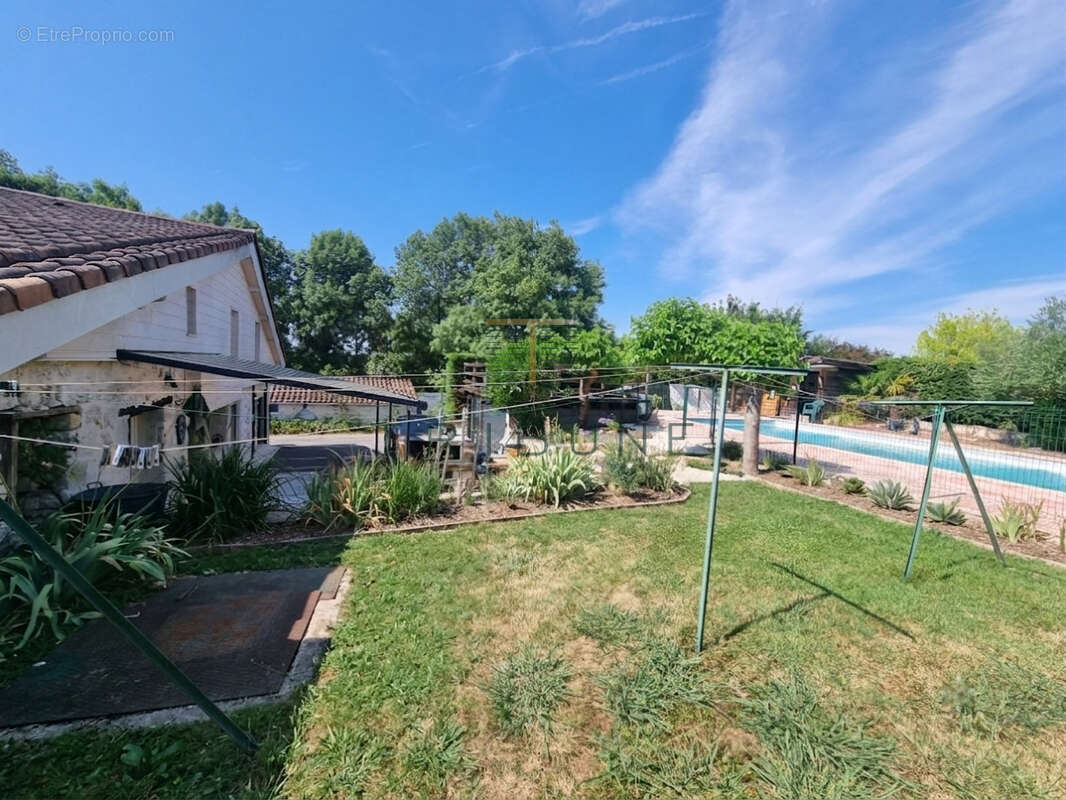 Maison T4 avec garage, piscine et dépendance T3 - photo 5