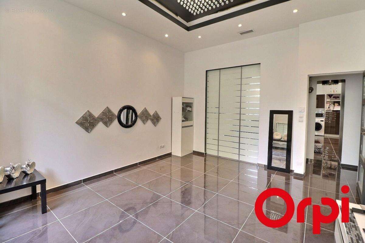 Appartement à MARSEILLE-1E