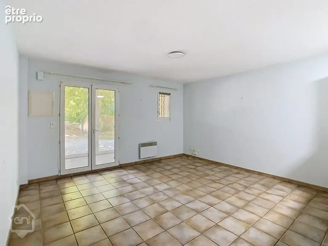 Appartement à SENAS