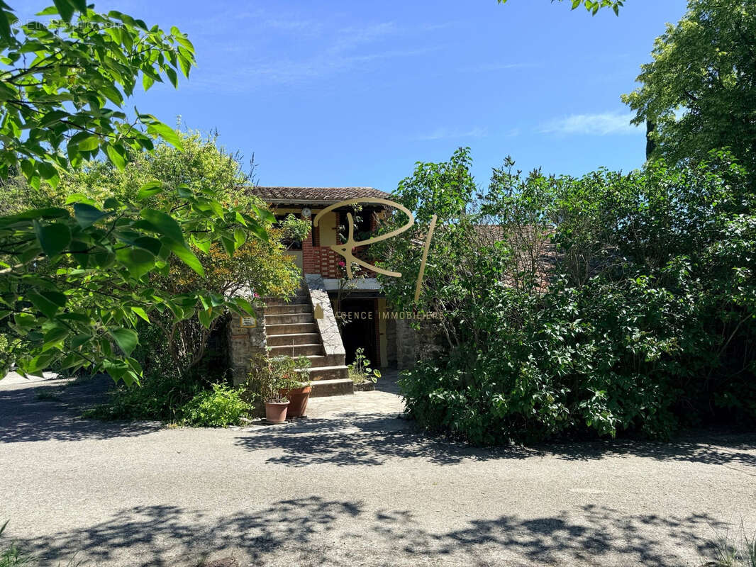 Maison à SAINT-VICTOR-DE-MALCAP