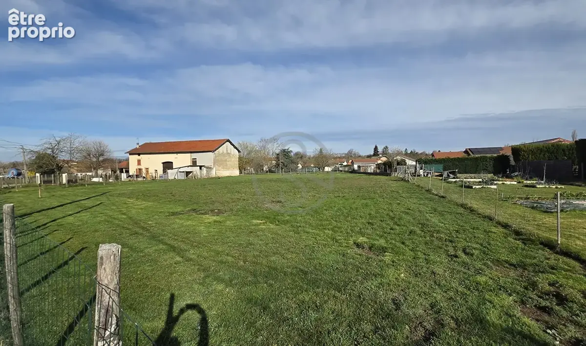 Terrain constructible à Sardieu 1164 m2 - photo 2