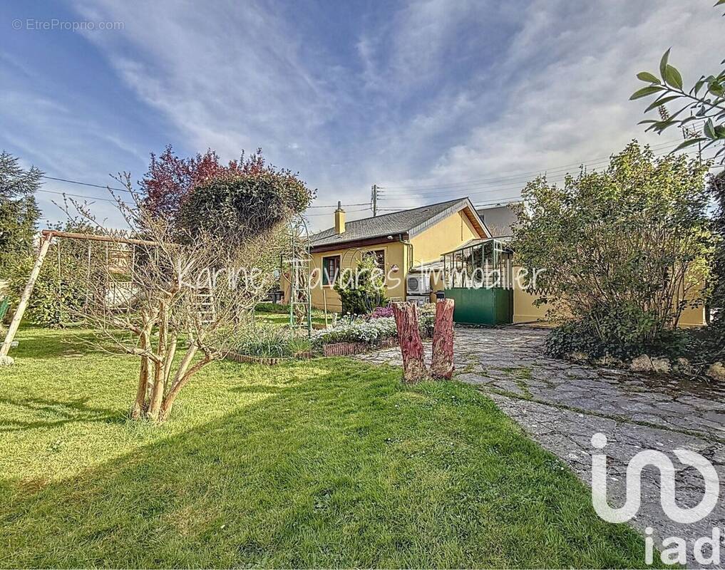 Photo 1 - Maison à BURES-SUR-YVETTE