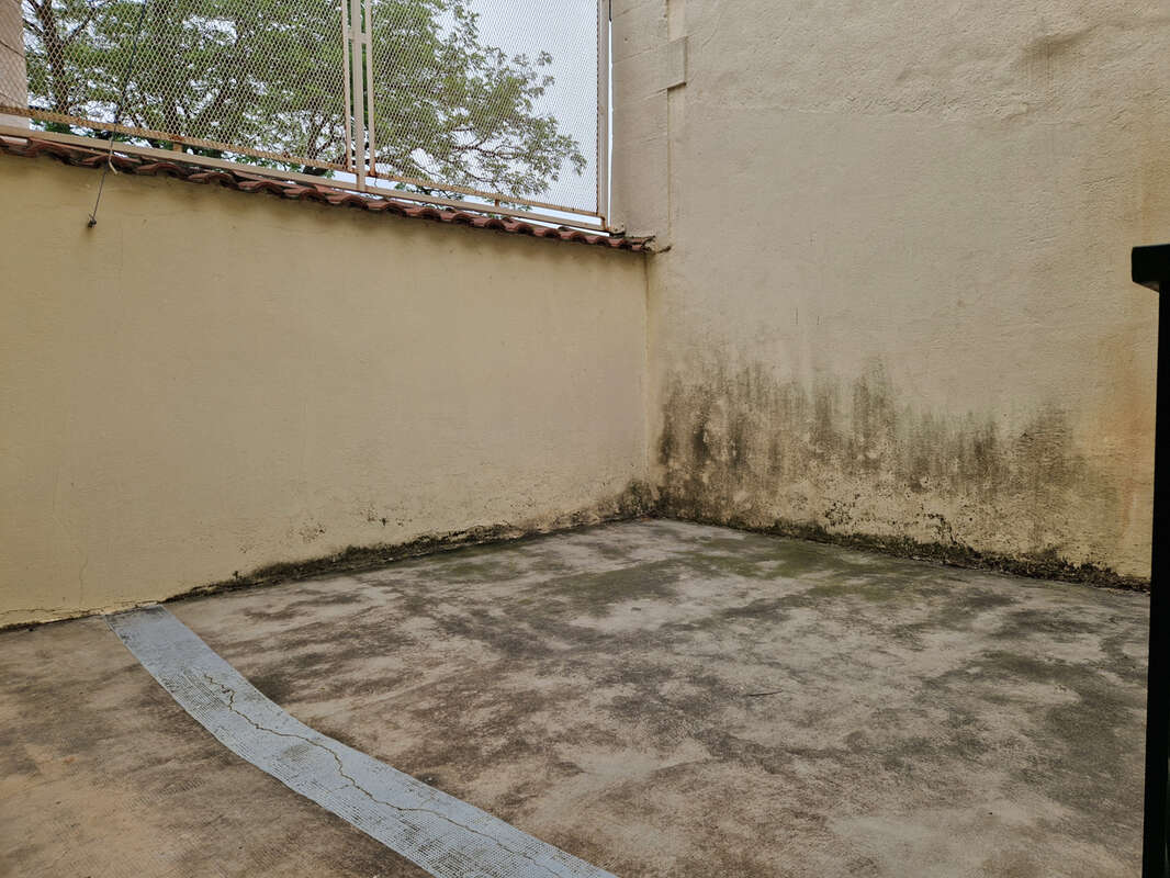 Appartement T4 + TERRASSE 20m2 + dépendance + cave - photo 3