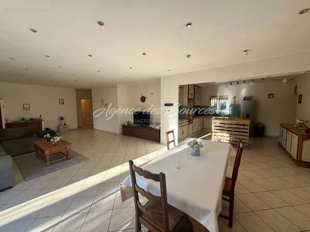 Maison à CHATEAUVERT