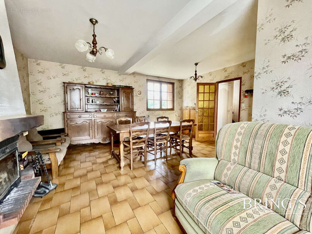 Maison à SAINT-VICTEUR