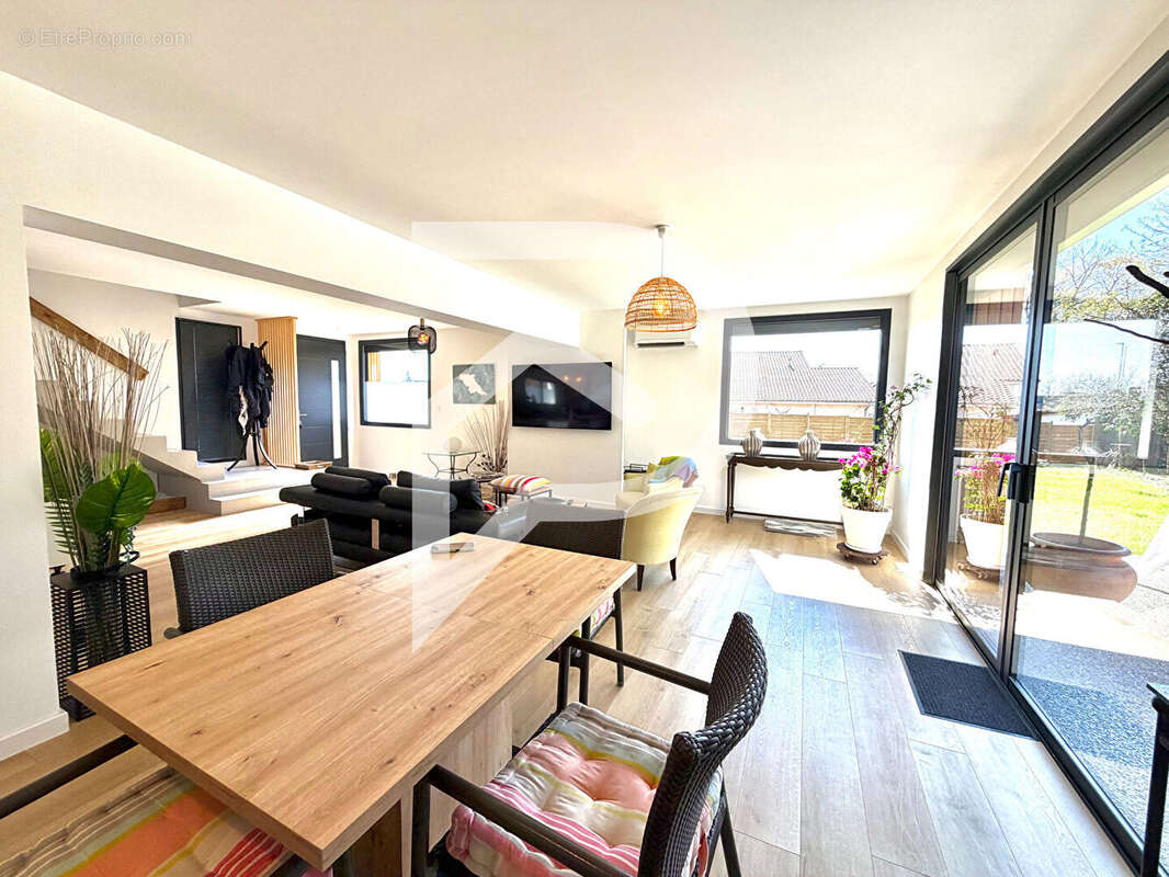 Maison à OS-MARSILLON