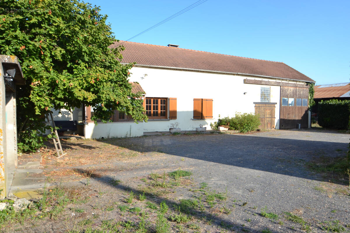 Maison à MONTEIGNET-SUR-L&#039;ANDELOT