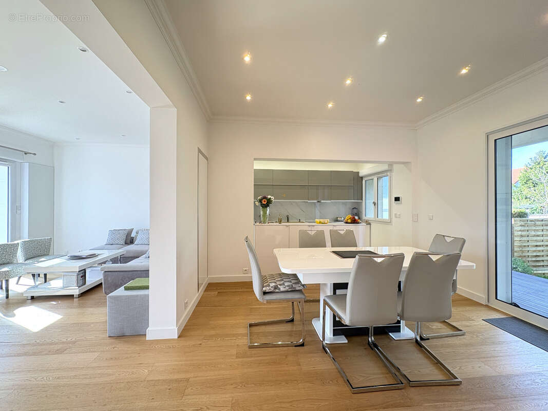 Maison à CHENNEVIERES-SUR-MARNE