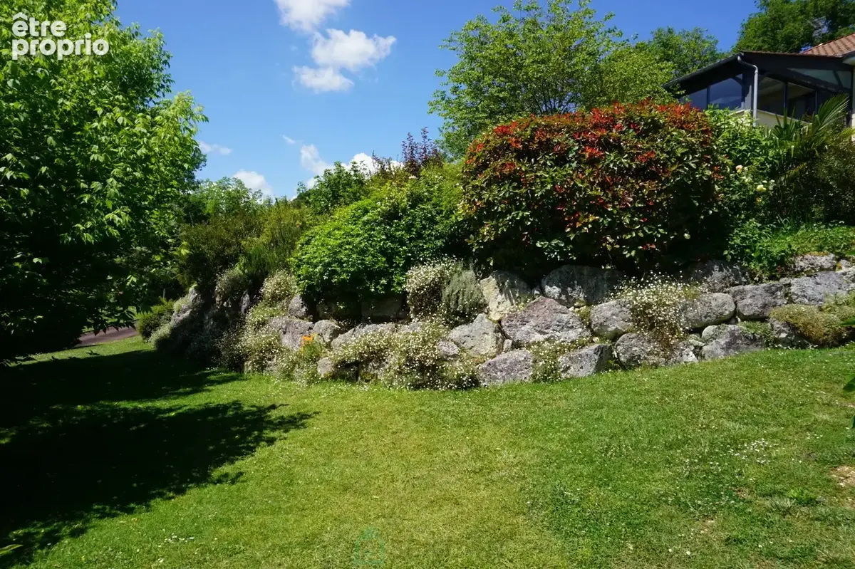 Elégante villa nichée sur les hauteurs du village de Brantôme. - photo 8