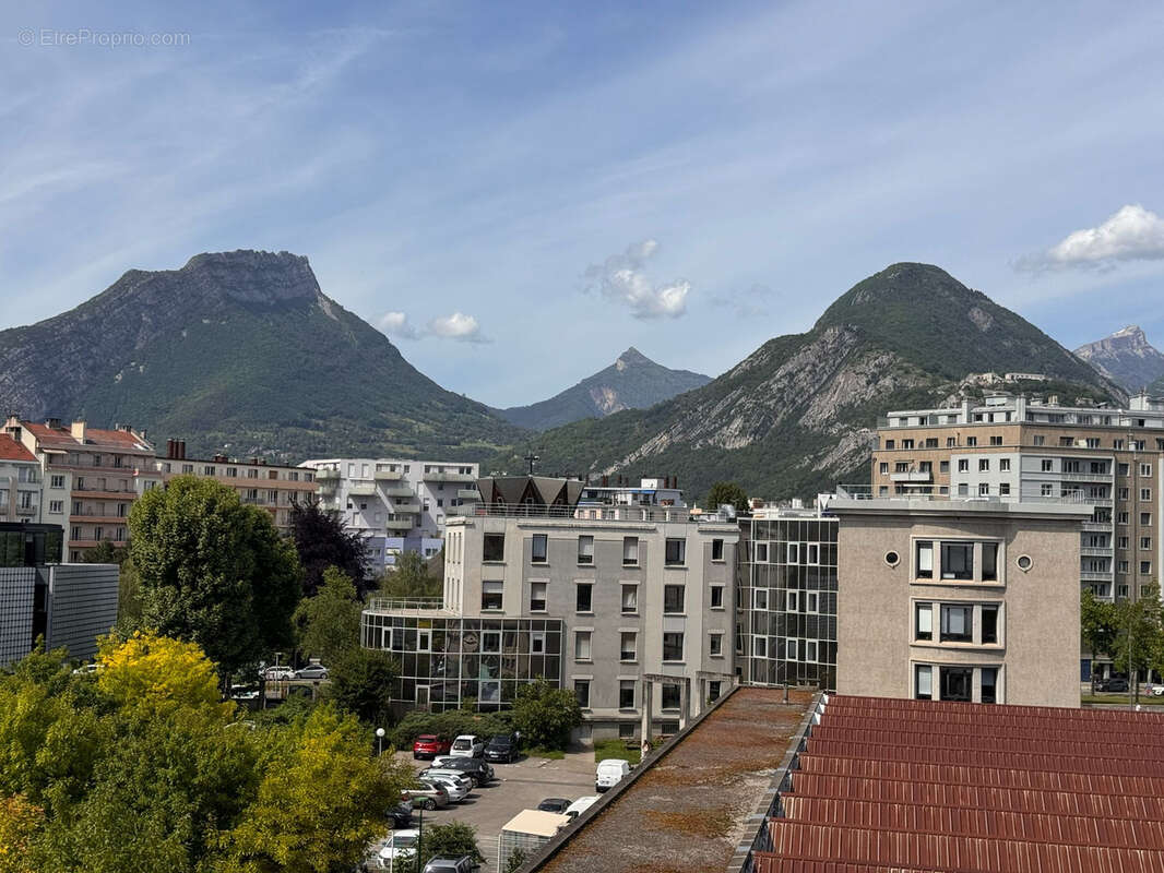 Proche centre-ville grand T2 donnant sur parc - photo 6