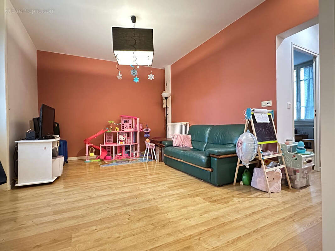 Appartement à LE COTEAU