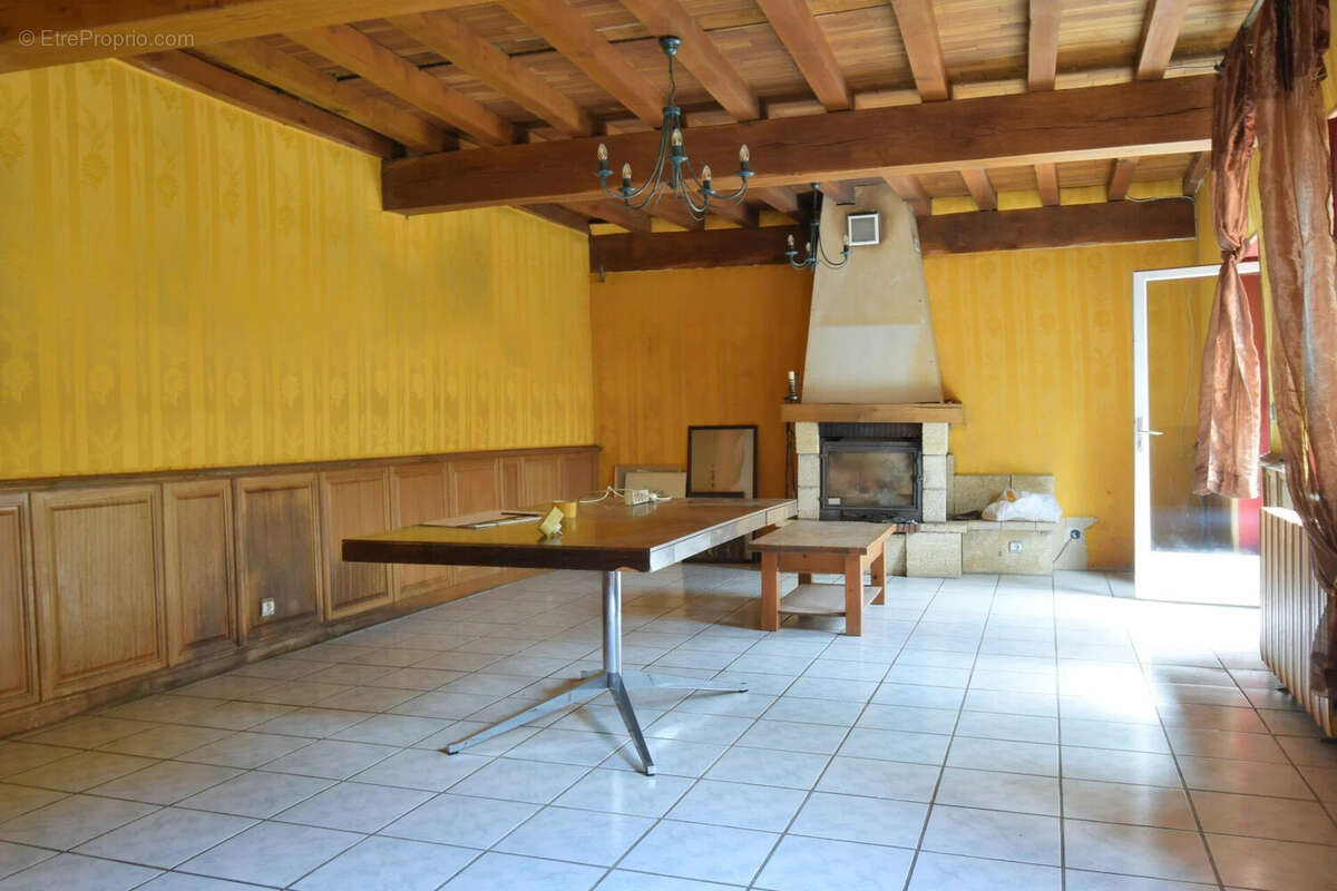 Maison 90 m² à Pierres  - photo 2