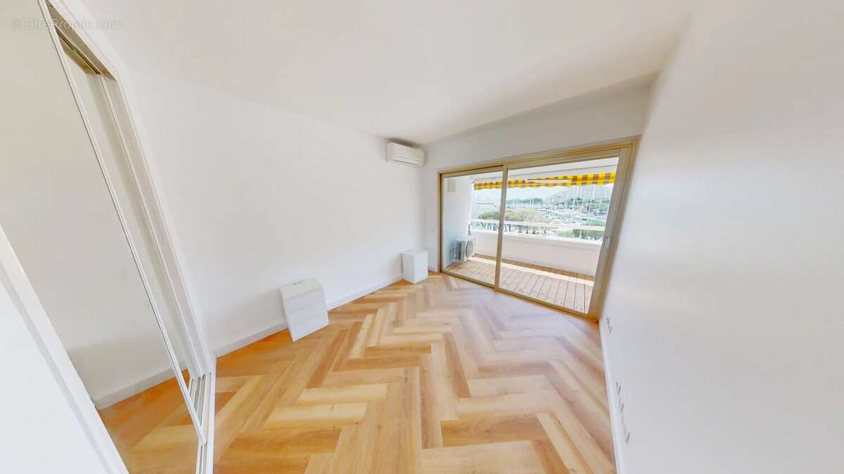 Appartement à VILLENEUVE-LOUBET