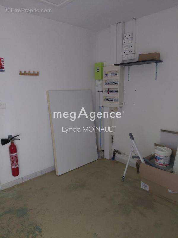 Local commercial - photo 9