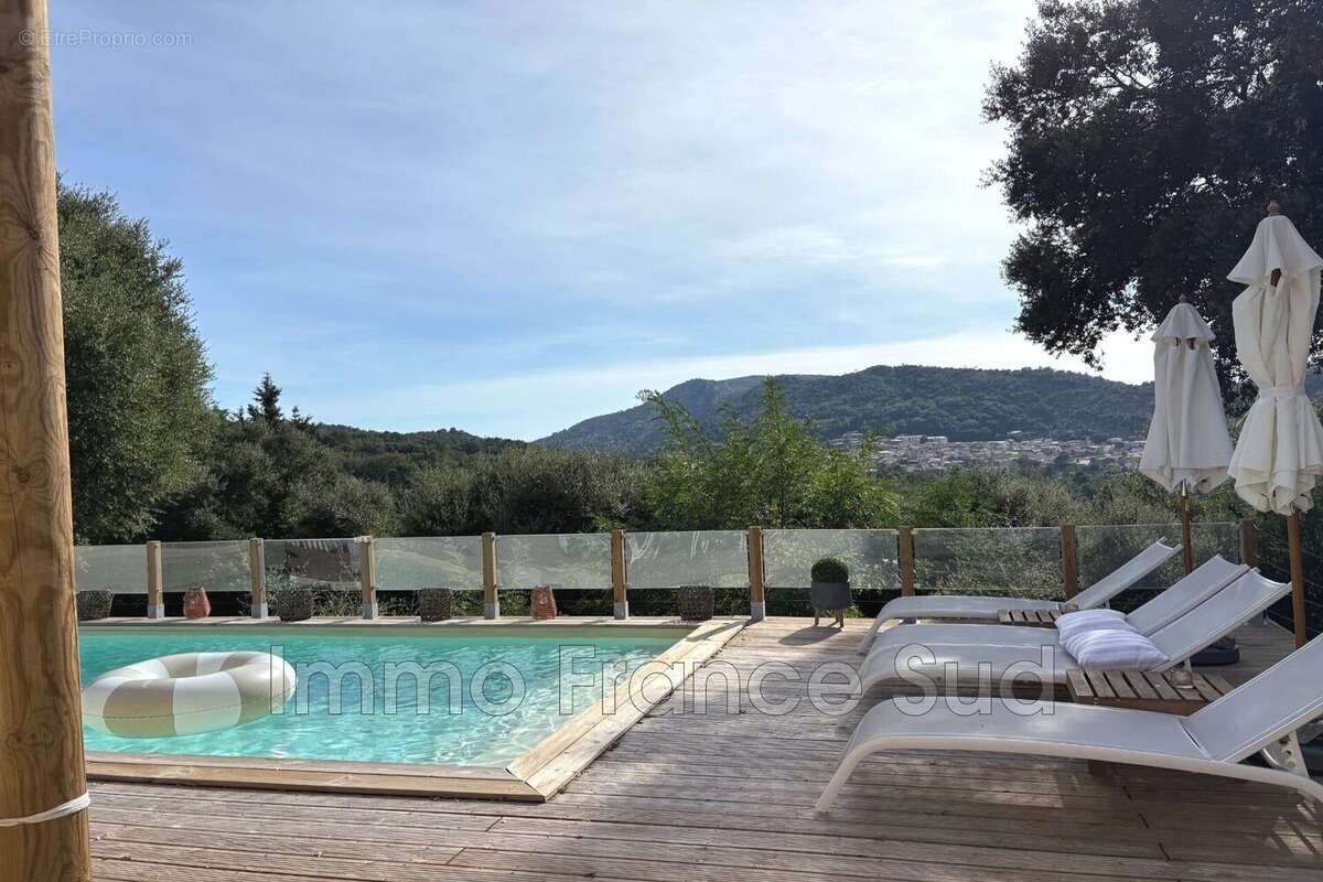 Maison à LA GARDE-FREINET