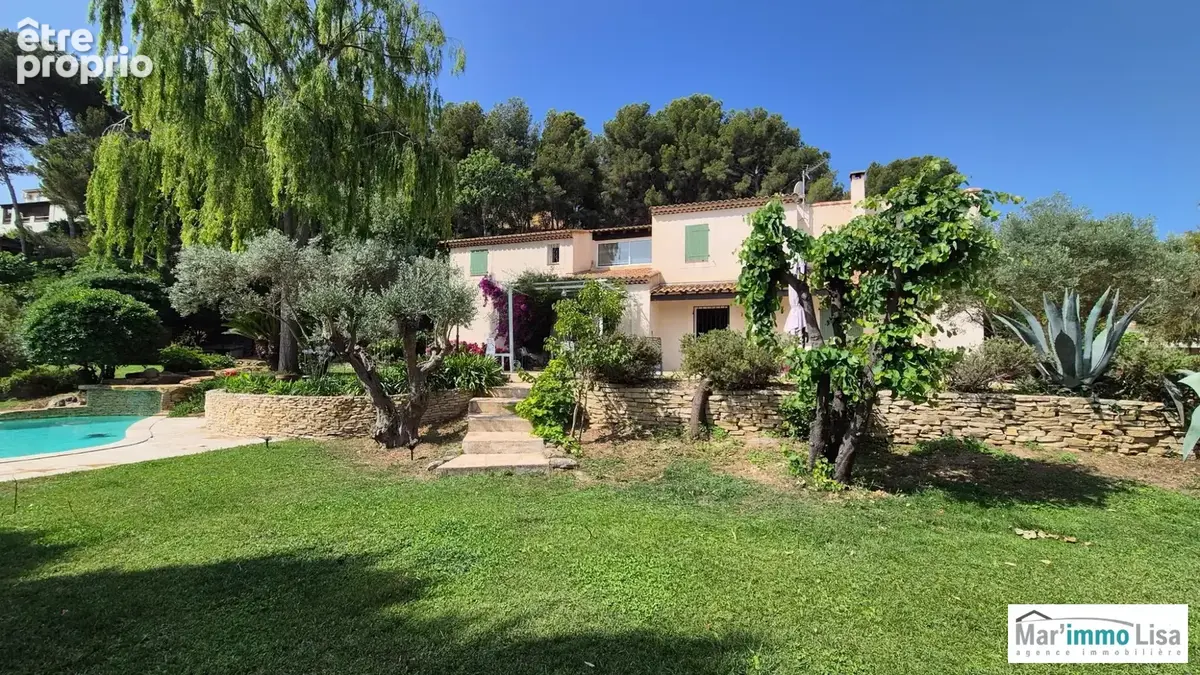 Photo Maison à Saint-Mitre-Les-Remparts au prix de 749 000€