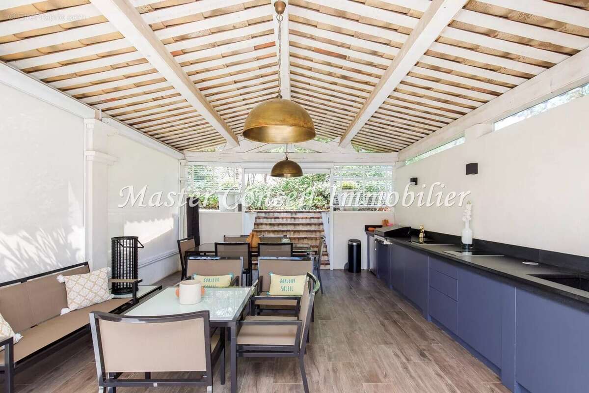 Vue Mer , Villa rénovée 280M²  contemporaine.  Parc arboré  2500M² - photo 15